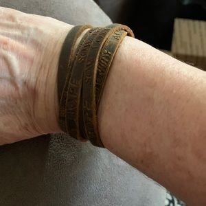 UNISEX GENUINE LEATHER Bracelet          NWOT